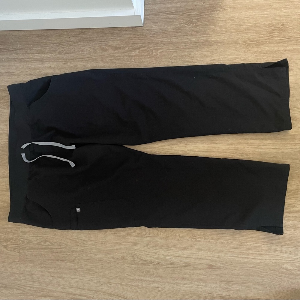 FIGS Livingston basic scrub pants (petite)